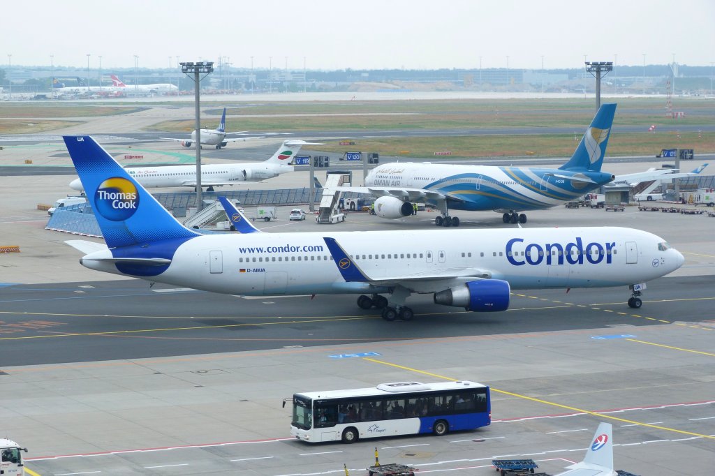 Condor b767-300er D-abua in Fra auf dem Weg zum Take-Off.