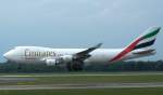 Emirates Skycargo b747-400F in Dus kurz vorm Aufsetzen auf der 23L am 21.8.12